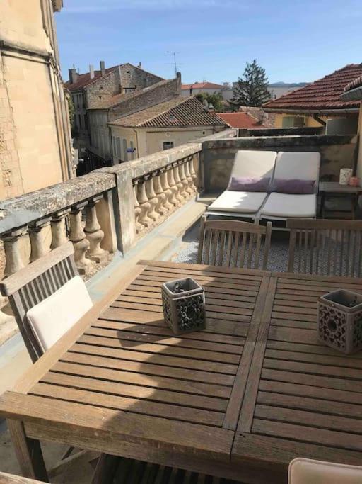 Grand Appartement En Maison De Ville Valréas Esterno foto
