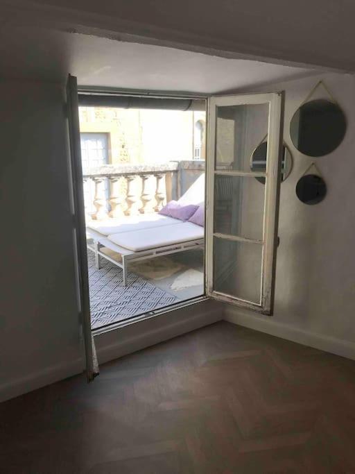 Grand Appartement En Maison De Ville Valréas Esterno foto