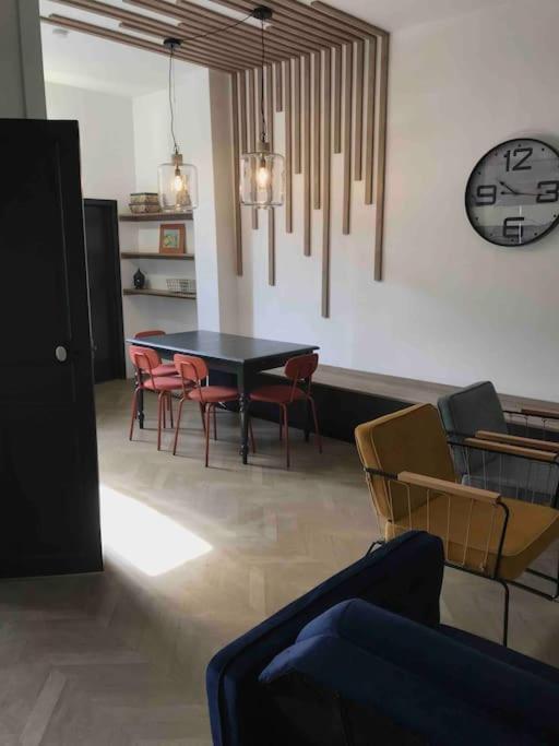 Grand Appartement En Maison De Ville Valréas Esterno foto